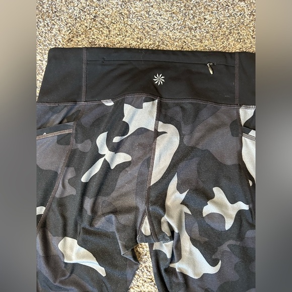 Athleta women’s Capri length legging size small - Picture 6 of 10